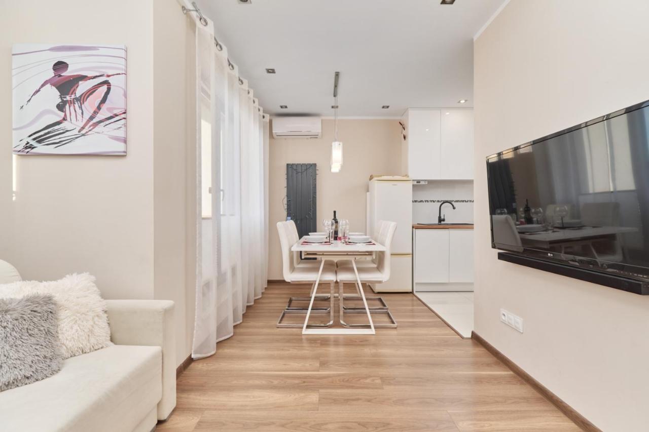 Apartment Wroclaw Krakowska With Balcony And Free Garage By Noclegi Renters Extérieur photo