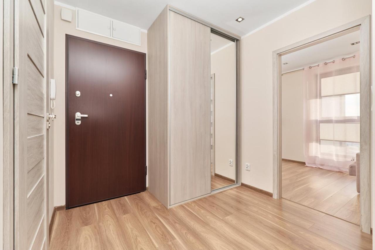 Apartment Wroclaw Krakowska With Balcony And Free Garage By Noclegi Renters Extérieur photo